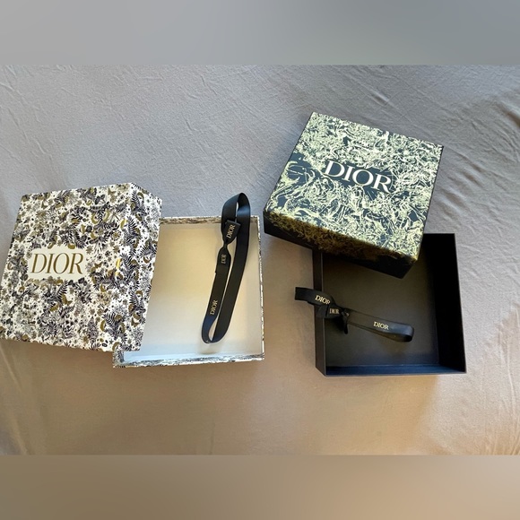 Dior holiday boxes with ribbons - Picture 2 of 12